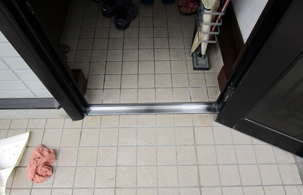 玄関　沓摺修繕工事