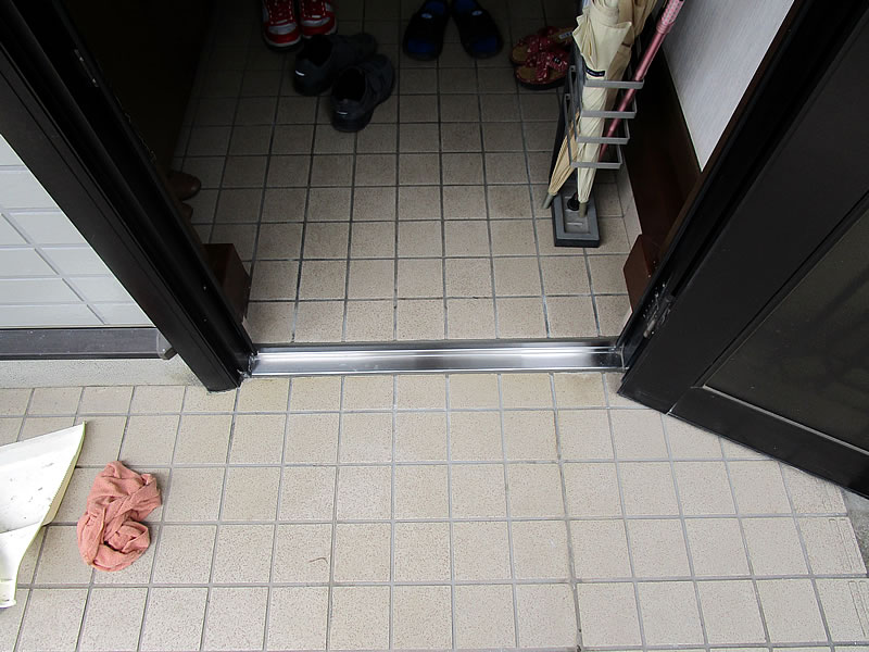 玄関　沓摺修繕工事