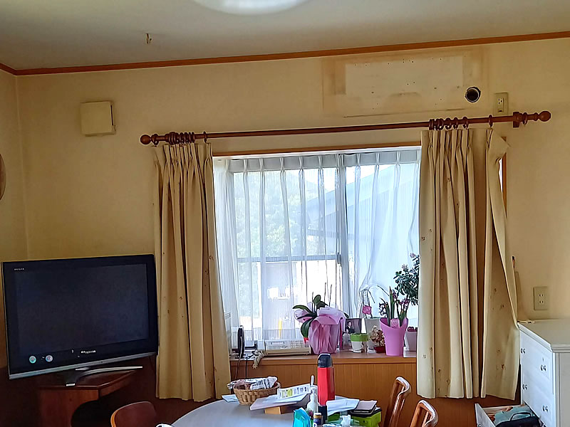 壁紙貼替